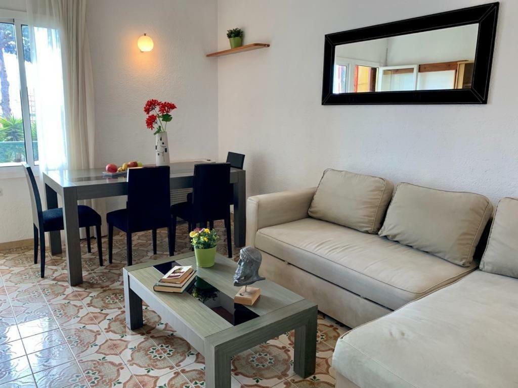 Nice Apartamen 滨海略雷特 外观 照片